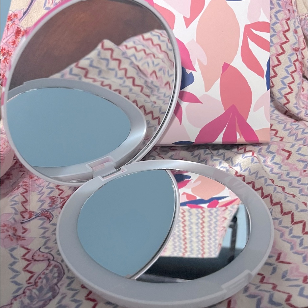 Pop SONIC BATTERY OPERATED COSMETIC MIRROR pink purple new ❤️